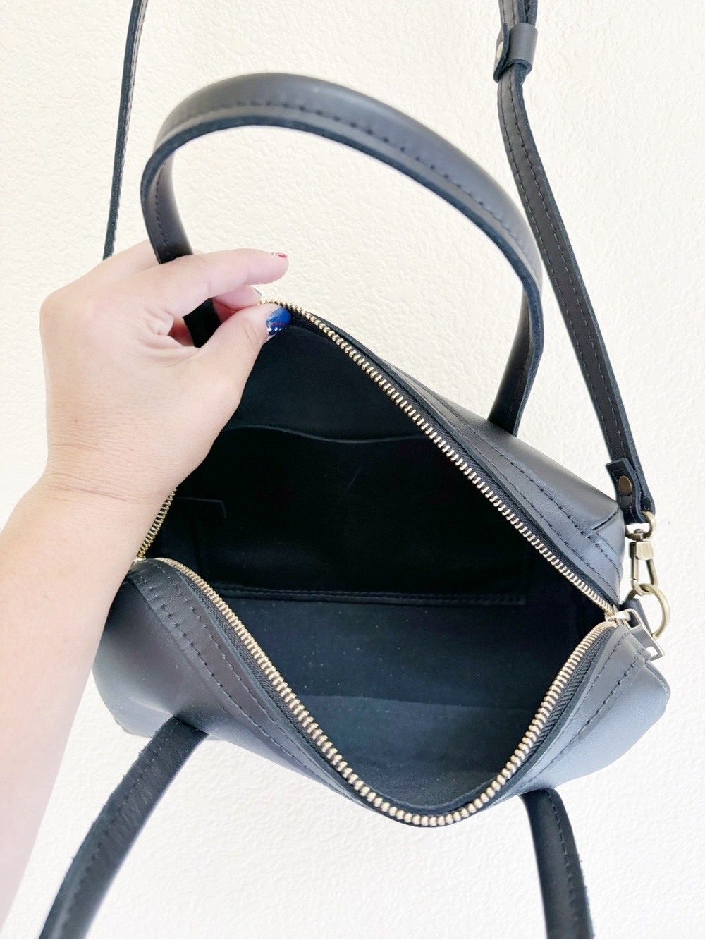 Portland Leather Large Sloan Doctor Bag Black Leather Crossbody - Picture 5 of 16